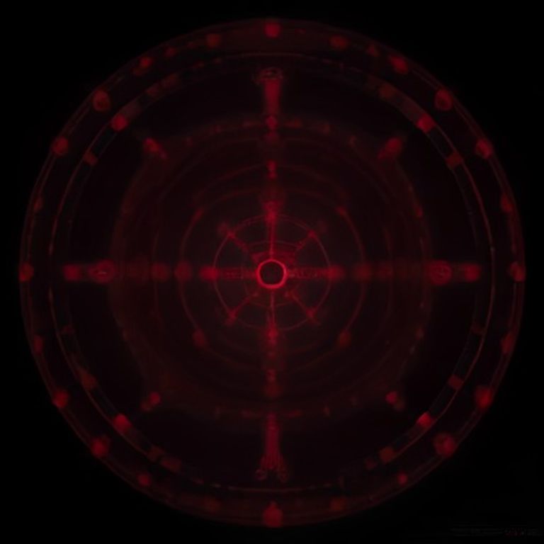Émergence #062 — La roue rouge rayonnante